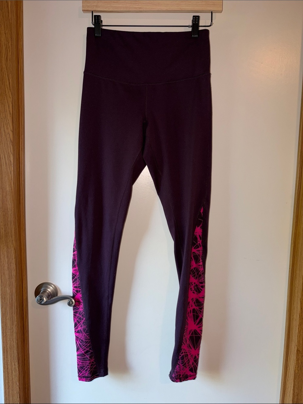 Champion Maroon Sports Leggings with Contrast Stitching